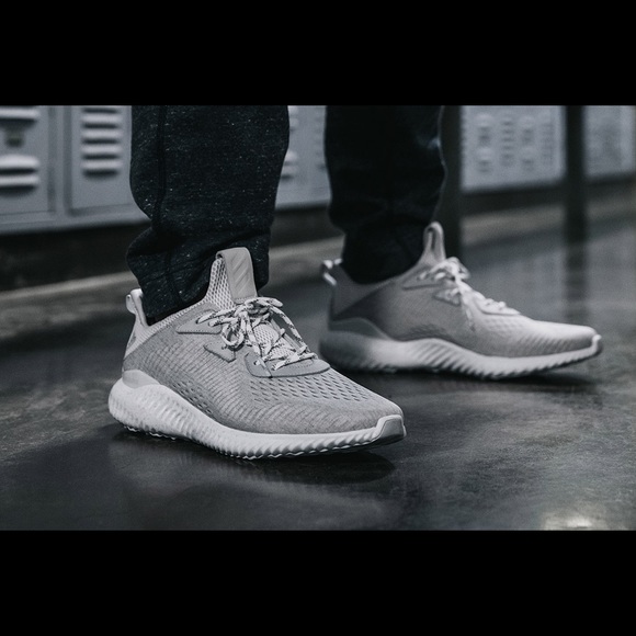 Adidas Yeezy Boost 350 V2 Sesame Sneakers Noticias